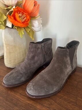 Johnston & Murphy women's Suede Chukka Boots in Taupe